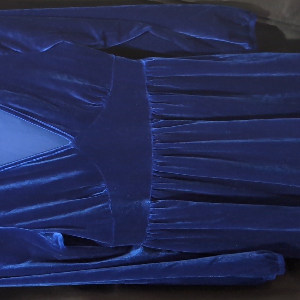 New With Tags- Halara Size Medium Royal Blue Velvet Dress